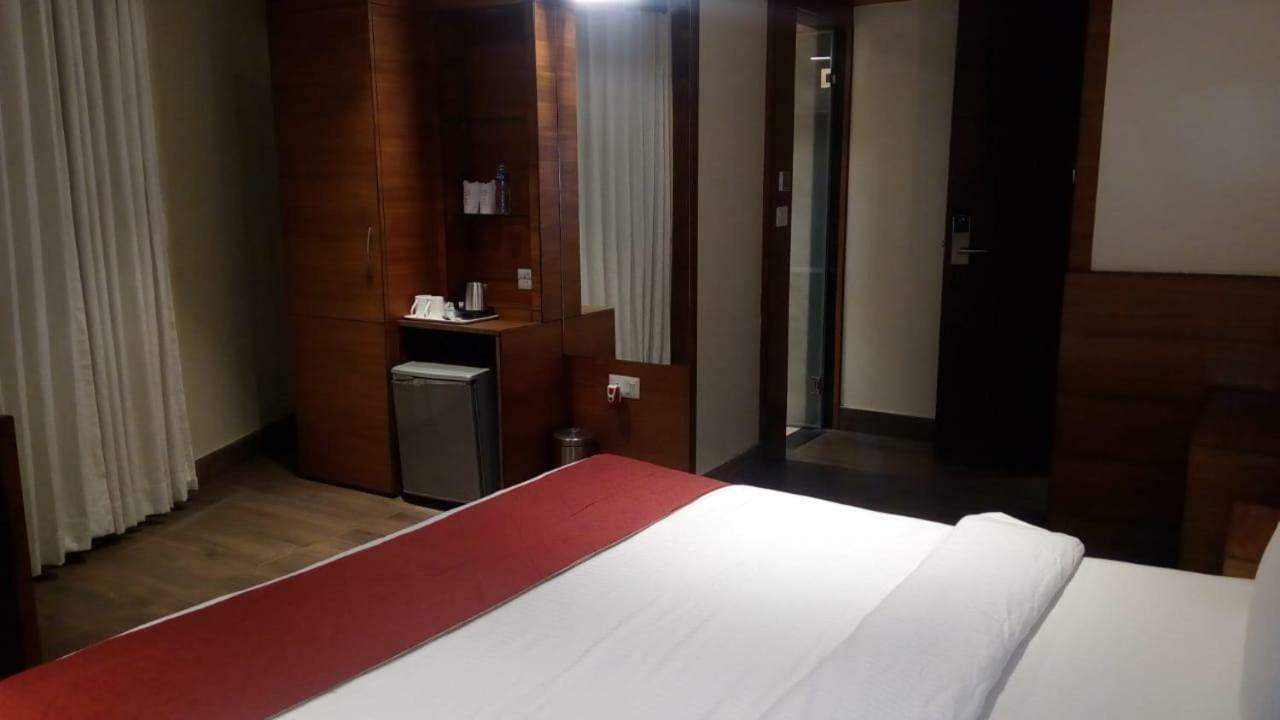Kings Crown Salt Lake Calcutta Extérieur photo