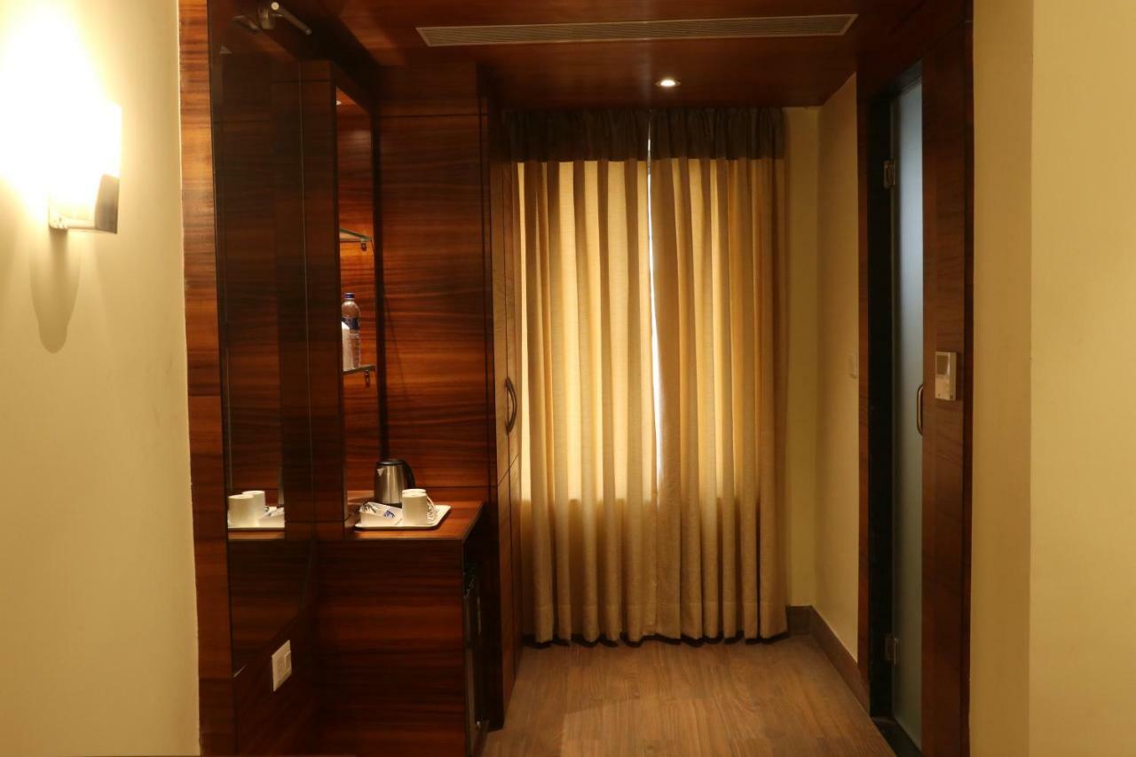 Kings Crown Salt Lake Calcutta Extérieur photo