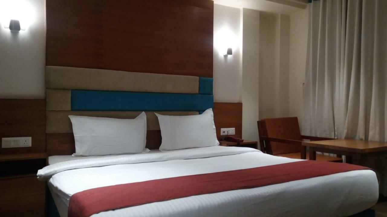 Kings Crown Salt Lake Calcutta Extérieur photo
